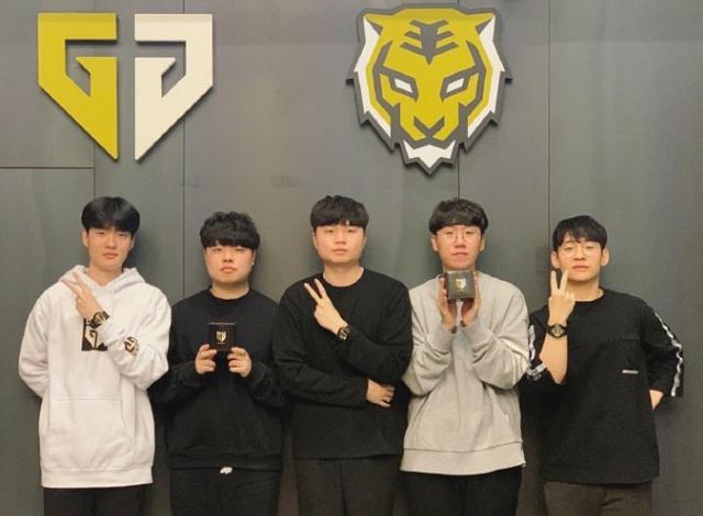 我们可以发 我们可以发