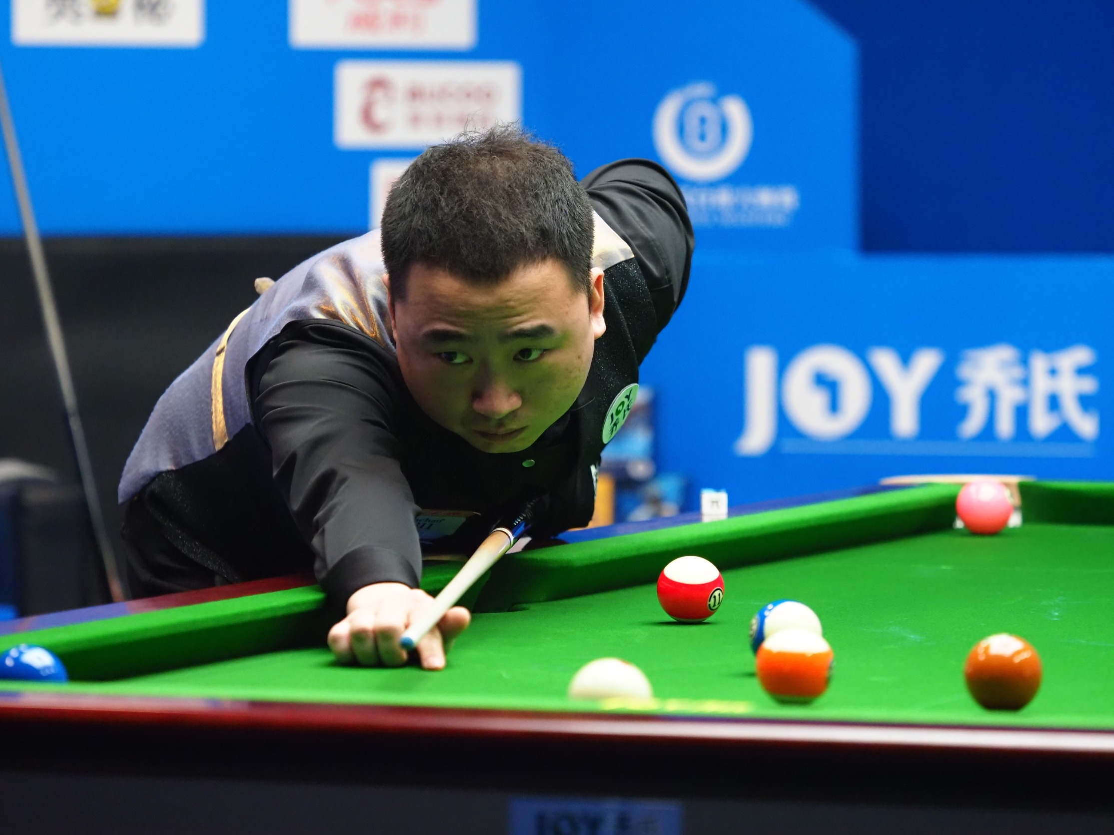 担起更多的 担起更多的