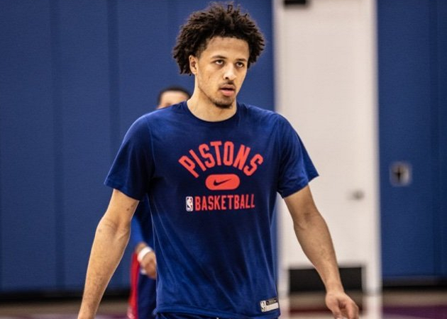 再遭伤病打击！皇马官方：阿拉巴左腿内收肌受伤 预计将伤缺两到三周