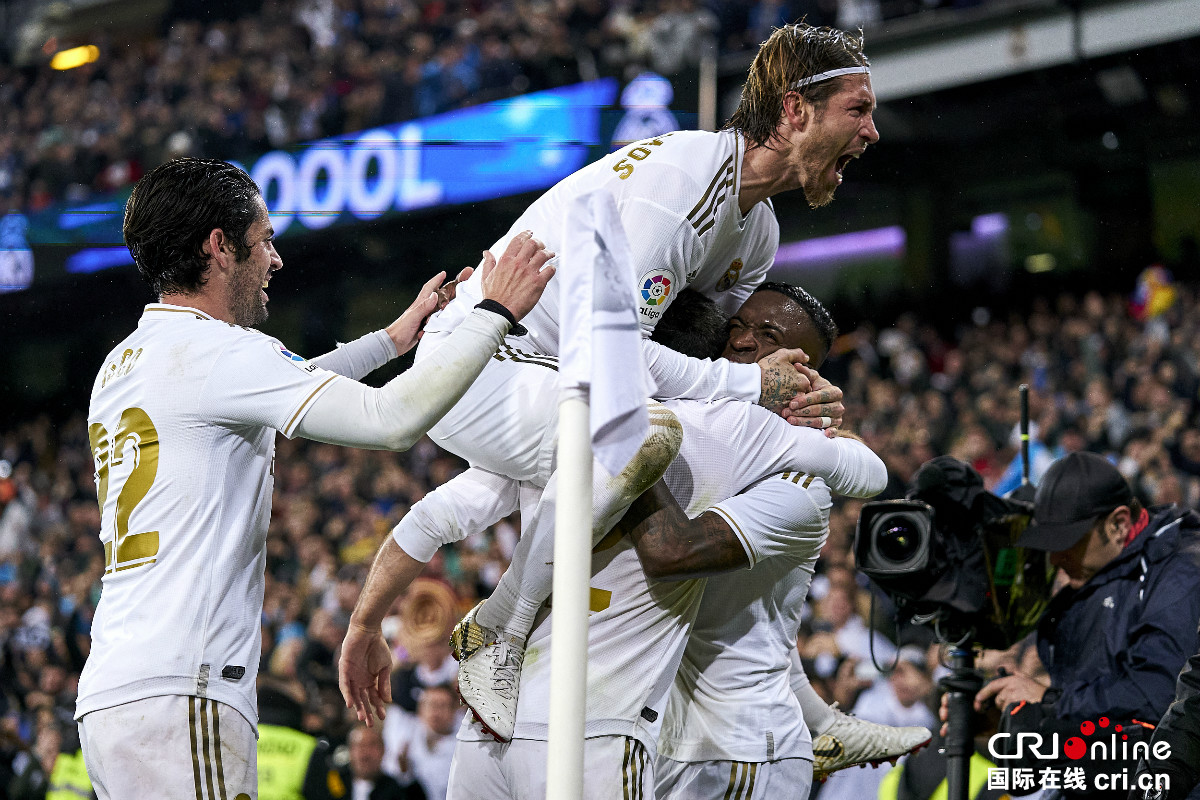 勇士一年合同签18年9号秀 上赛季场均7分.