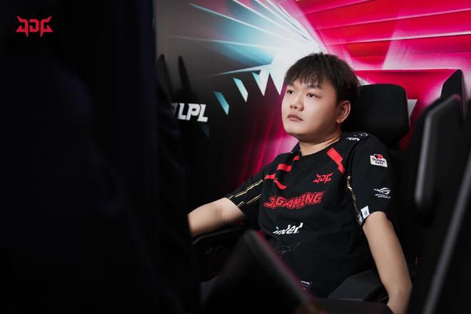 门右下角 门右下角