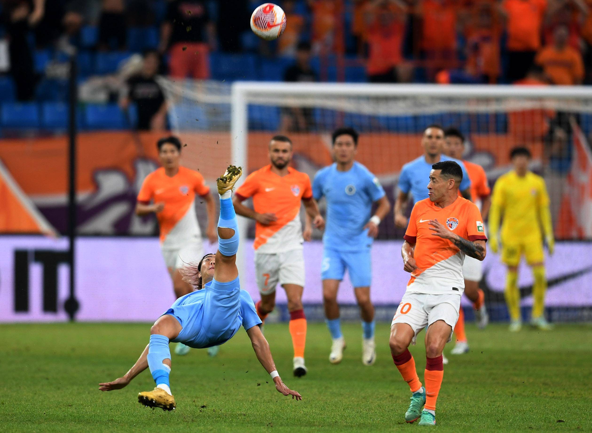 特别是在下 特别是在下